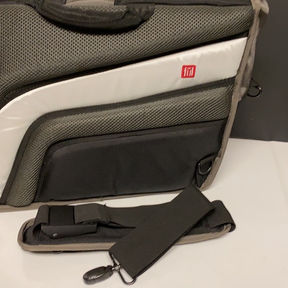 FUL Padded Nylon Crossbody Messenger Laptop Bag - Picture 15 of 15